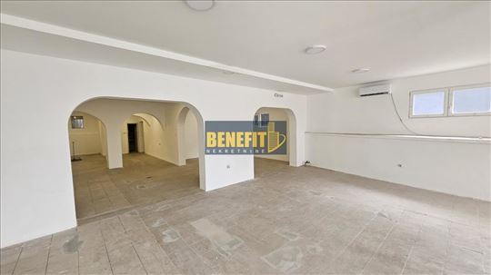 Poslovni prostor od 800m2 - Stari Banovci