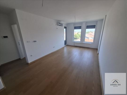 Prodaja Ganc- Novog Dvosobnog Stana U Novom Sadu- 