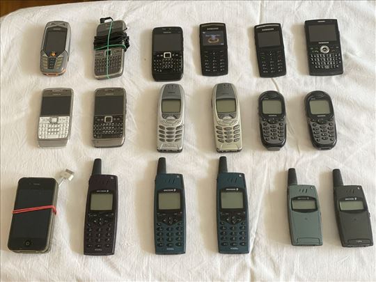 Stari telefoni i kablovi