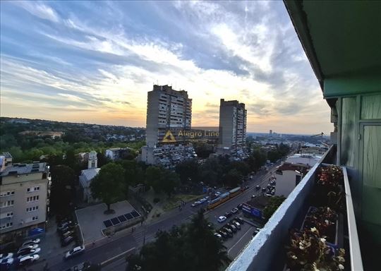 Četvorosoban stan u ulici Stepa Stepanović, kod Vo