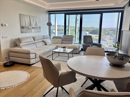 Luksuzan stan u Sakura Parku – 109 m² sa velikom t