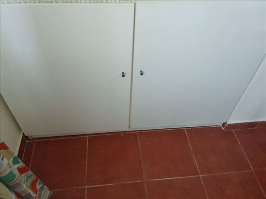 pet komoda plus fijokarnik po 2.000din.