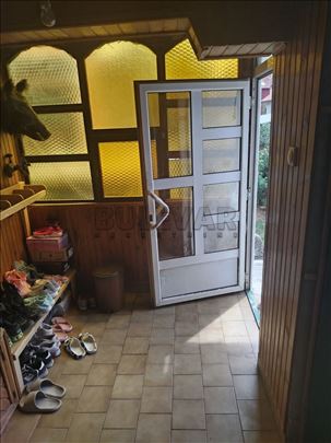 Porodična dvospratna kuća u Brzom Brodu