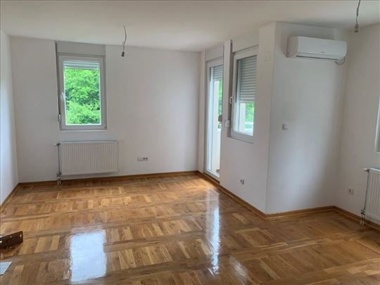 Prodaja,2.5 Useljiv Stan,mirijevo,zvezdara