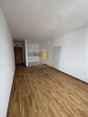 Prodaje se moderan trosoban stan - Square Garden,