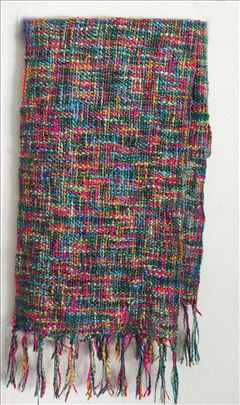 Ručno tkani šal prekrasnih boja 185 x 31 cm 