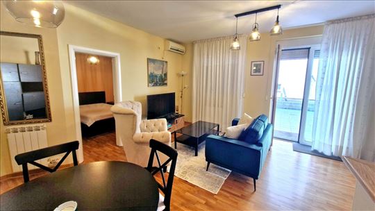 Stan od 50m2+30m2 terasa,garaza,novogradnja