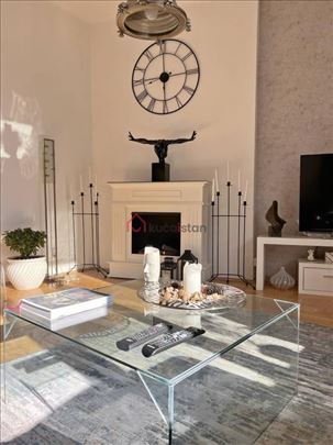 Steps from St. Sava Bright & Refined Apartment
