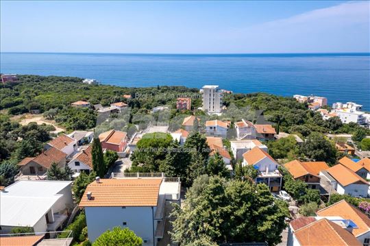 Trosobna kuća u neposrednoj blizini mora, Bar