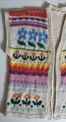 Unikat cvetni pleteni prsluk kao nov rucni rad vel