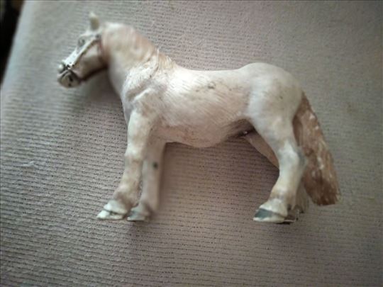 Igracka BullyLand gumeni konj oko 14 cm.  izgreban