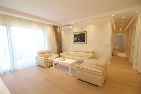 Lux 4.0 stan, 2 garažna mesta, BW, ID 3619