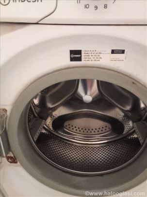 Prodaje se polovna masina za ves Indesit, 4000din.