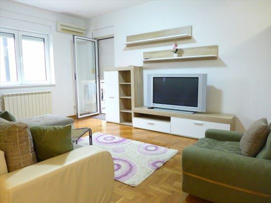 Vranjska, 45m2, novija zgrada, namešten, terasa