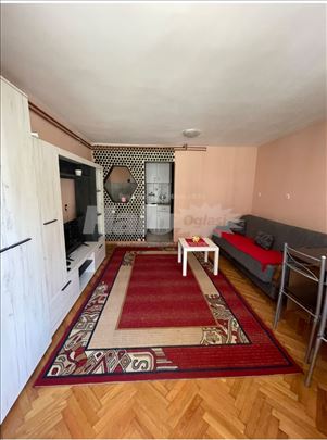 Izdajem garsonjeru renoviranu namestenu u Kaludjer