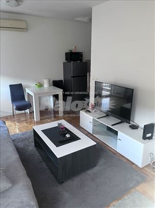  Lux Garsonjera nameštena ,parking 24m2