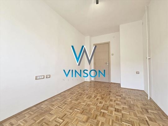 Novi Sad, Sajam - Nenamešten trosoban stan ID#9104