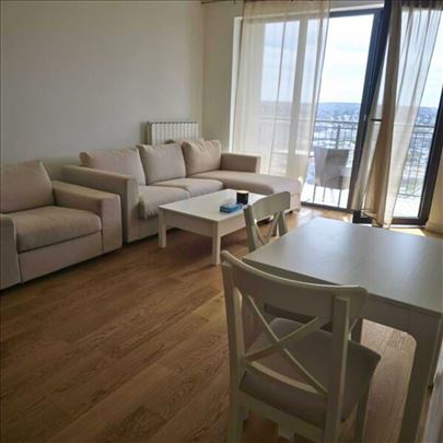 Sjajan stan u BW sa garažnim mestom