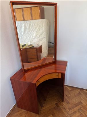 Retro ugaoni sto za šminkanje, vintage 