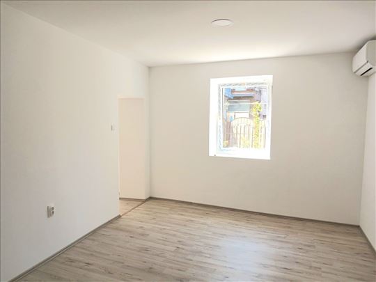 1.0 stan, renoviran, strogi centar