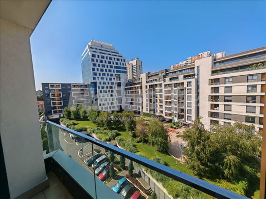 Central Garden - sa garažnim mestom, nenamešten
