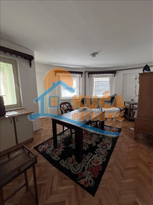 Izdaje se odličan jednoiposoban stan na Bulevaru N