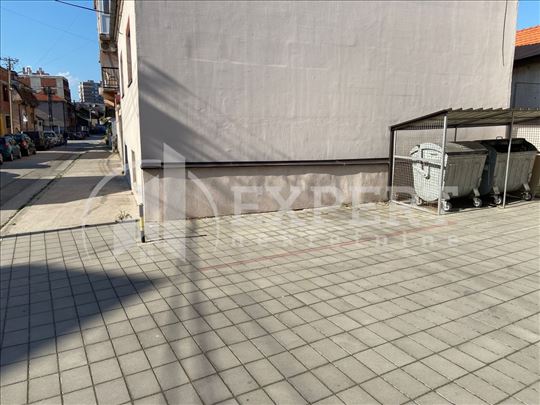Izdaje se parking mesto u blizini Šojke, 10m2