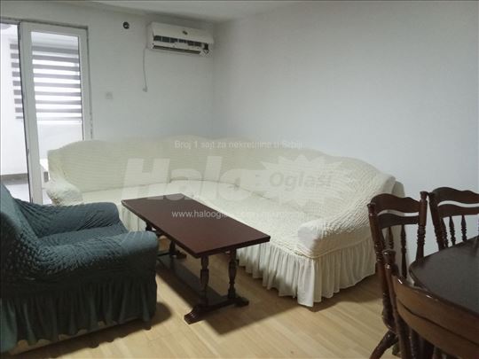 Izdajem stan u kuci od 78m2 kod Grand kafe,Ledine