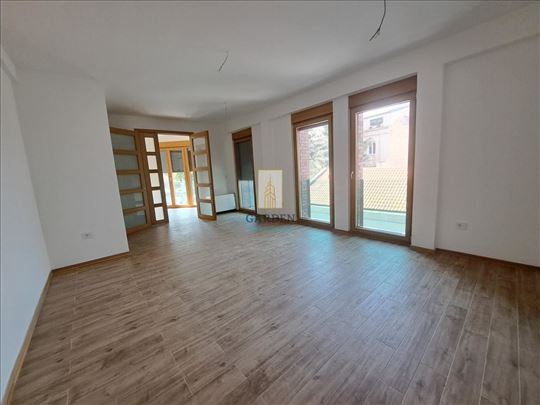 Petosoban prazan stan Vukov spomenik