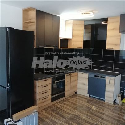 Stan 90 m2 tri sobe useljiv novogradnja