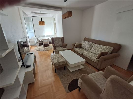 Izdavanje 3.0 LUX u Stepi Stepanovic sa dve garaze