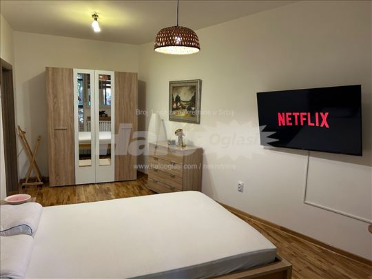 Lux renoviran stan, Kanarevo brdo