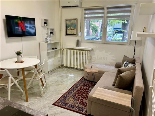 Lux renoviran stan, Kanarevo brdo