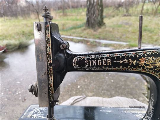 Mašina SINGER stara 155 godina