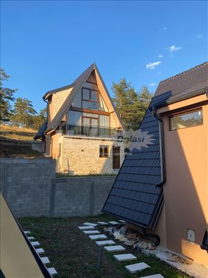 Premium! Lux vila sa 240m2 dvorista! Novogradnja