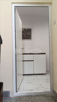 Zvezdara Severni bulevar,renoviran 3soban stan