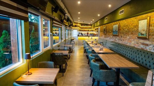 Izdaje se potpuno opremljen restoran cena dogovor