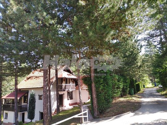 Jedinstvena kuća u šumi na Zlatiboru 7.3 ara 217m2