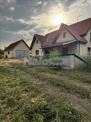 Kuća + 40 ari voćnjak + garaža. Obrenovac-Dren