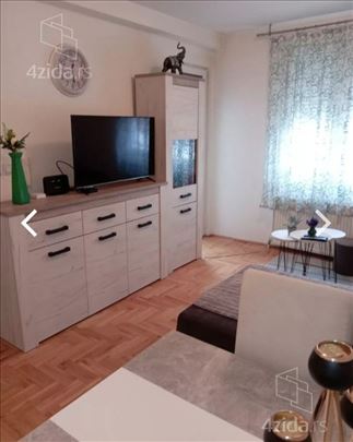 Prodaje se dvosoban stan u centru kod opstine
