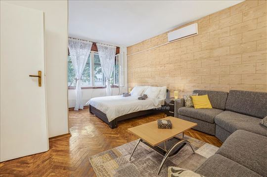 Zemun, Karađorđev trg, 32m2