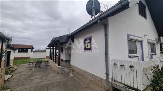 Gakovo. Dve kuće na velikom placu 16.5ar