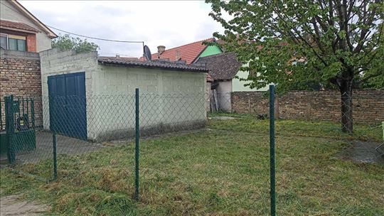 Garaža u Novoj Pazovi
