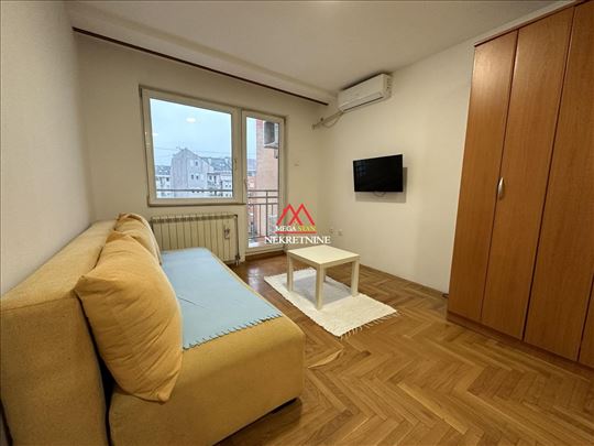 Garsonjera - 27m2 - Centar