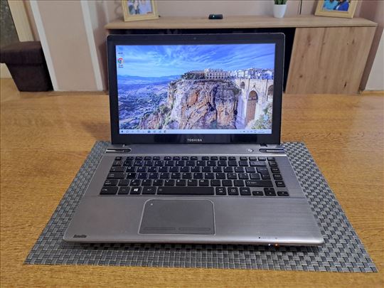 Laptop Toshiba 14 inca - 4GB/ i3