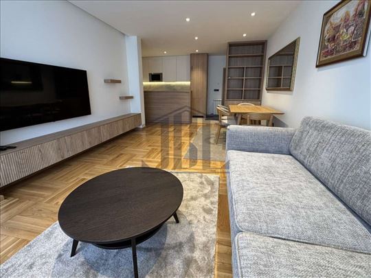 Lux stan za izdavanje, Crveni krst 90m2