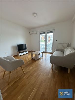 Namešten 2.0 u strogom centru sa garažom!