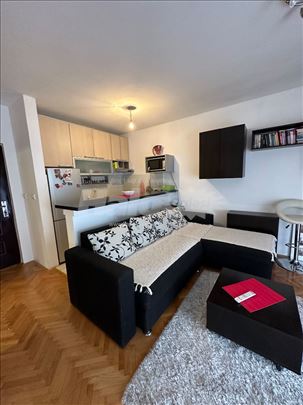 Namesten, renoviran, parking mesto, Krnjaca