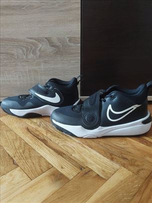 Nove Nike Patike broj 40
