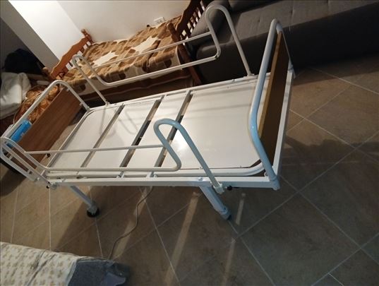 Novi bolnički sklopivi krevet. Početna cena 1000€.